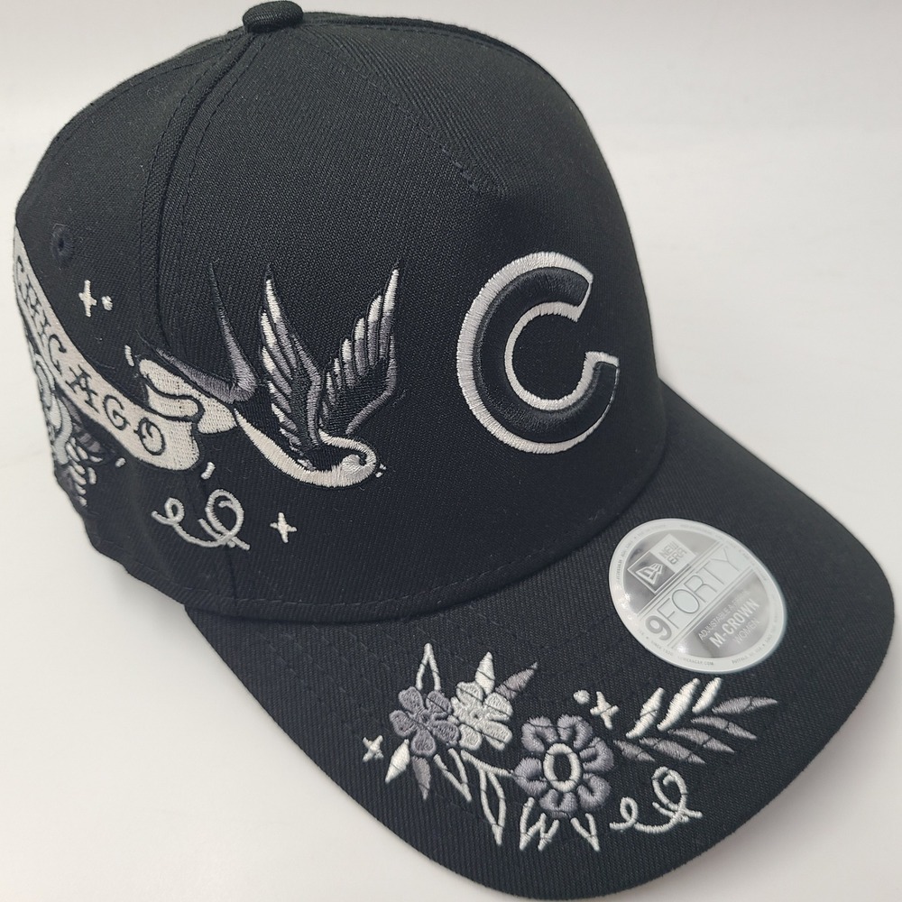 Women Chicago Cubs Hat Snapback New Era 9Forty Black White Tattoo Floral M-Crown